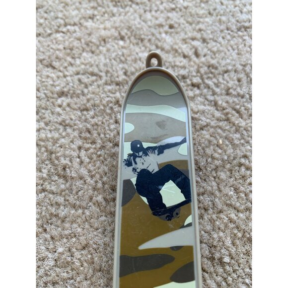 GAP Mini Skateboard Charm Keychain - Camo Design With Skater Graphic 4”  Vintage - Picture 5 of 5